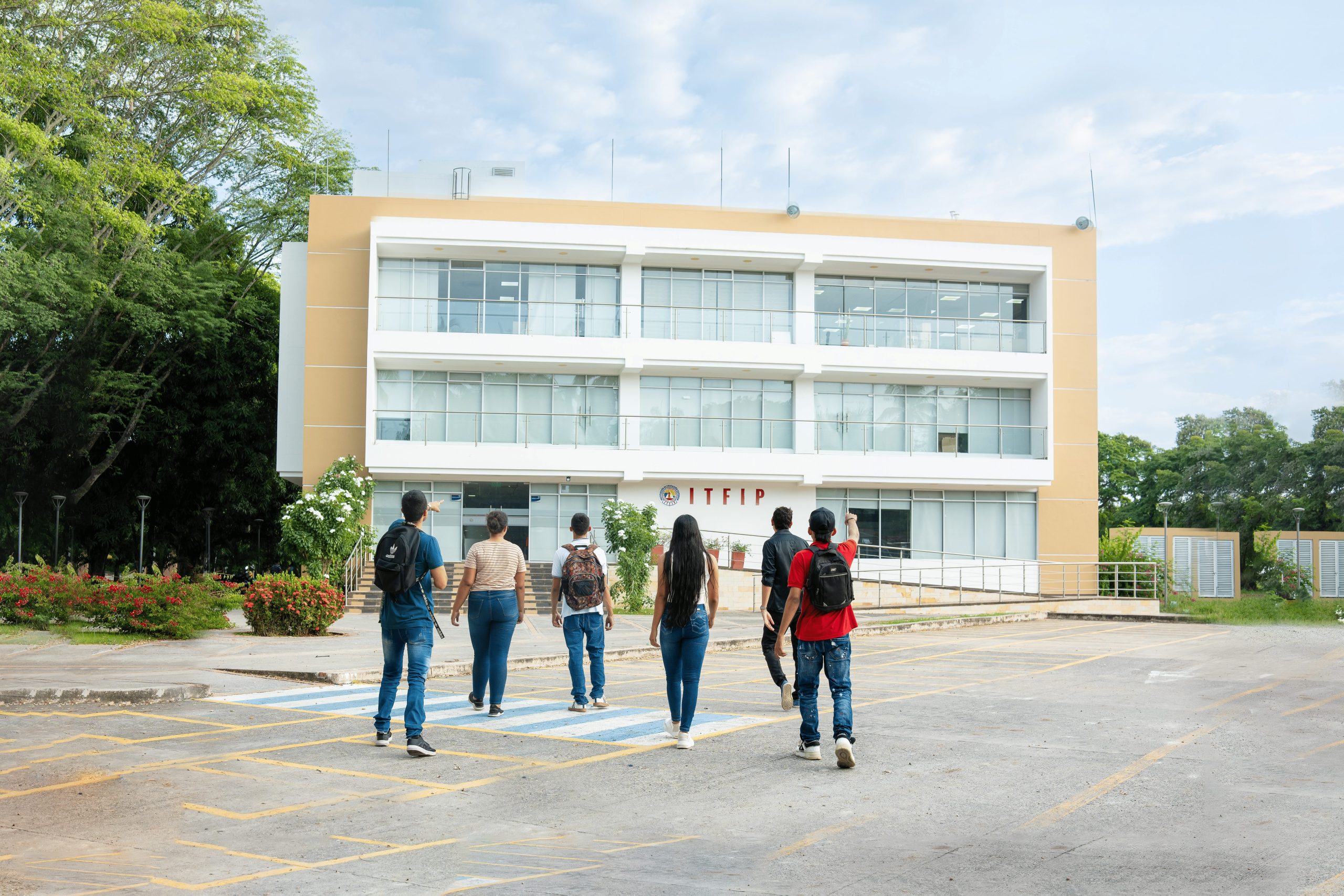 LISTADO DE ADMITIDOS SEMESTRE B-2025